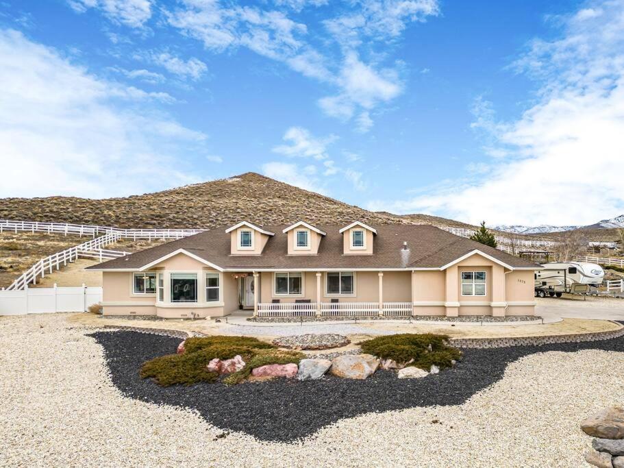 Luxury Desert Mountain Retreat 5 Bds 12 Ppl Dogs Ok Near Speedway, Lakes, Snow, Casinos Villa Fernley Exterior photo